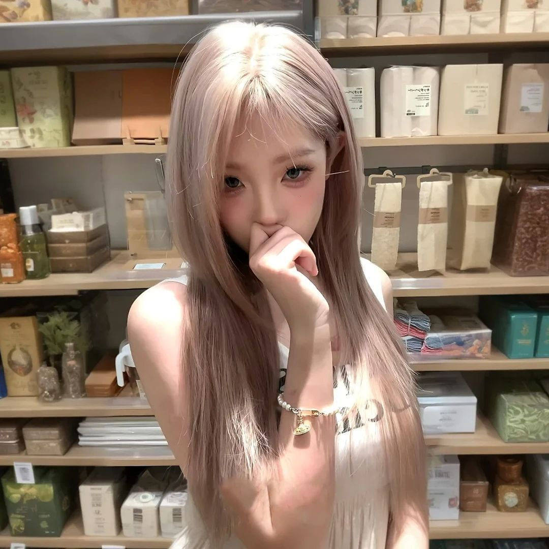 Tiramisu trendy wig with Korean style, full bangs and layered fringe, high-quality wig